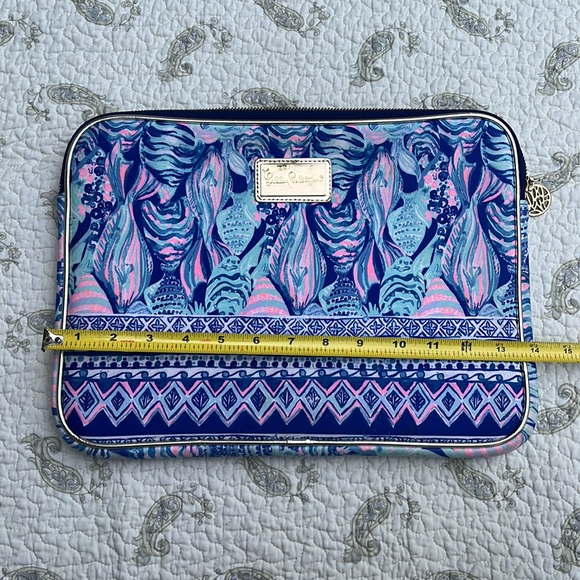 Lilly Pulitzer padded laptop case. - Picture 4 of 6